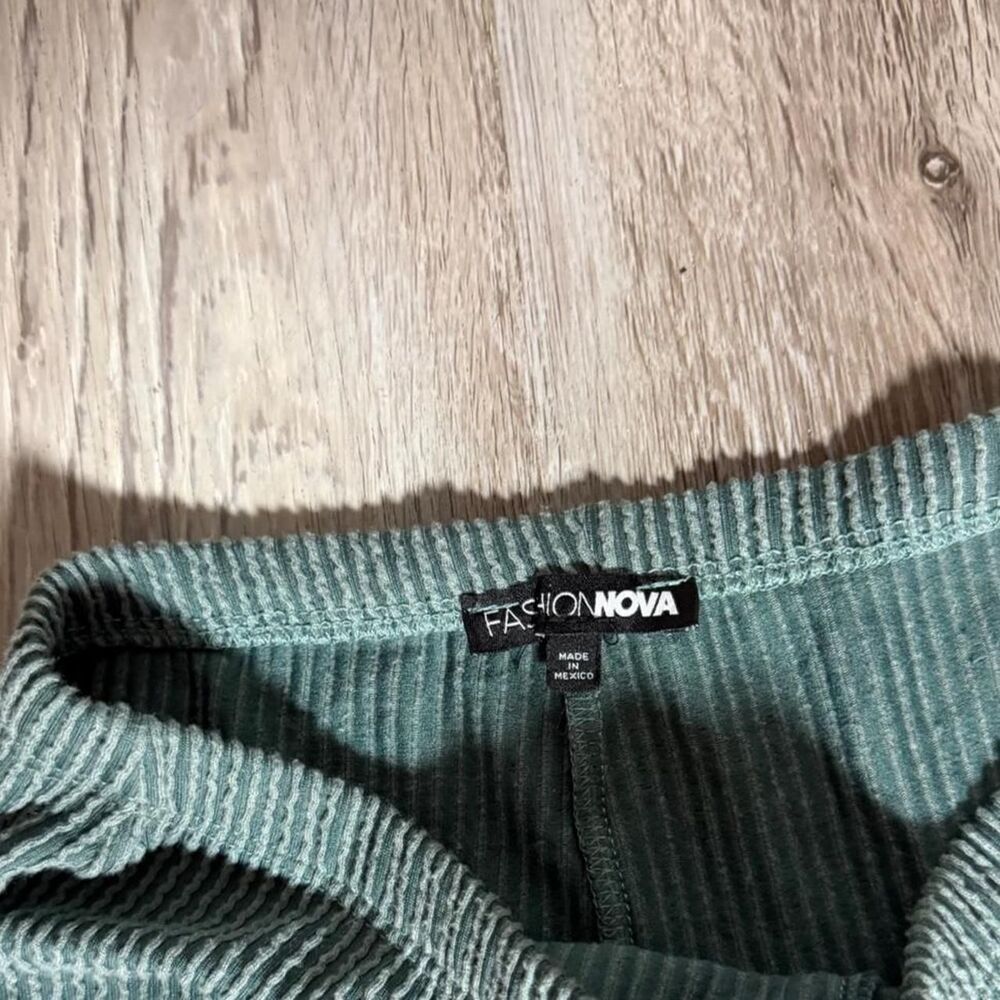 Fashion-nova Women's Green and Khaki Trousers - Picture 3 of 5